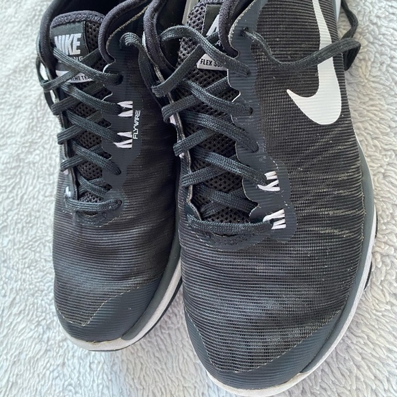USED NIKE SHOES - Picture 16 of 16